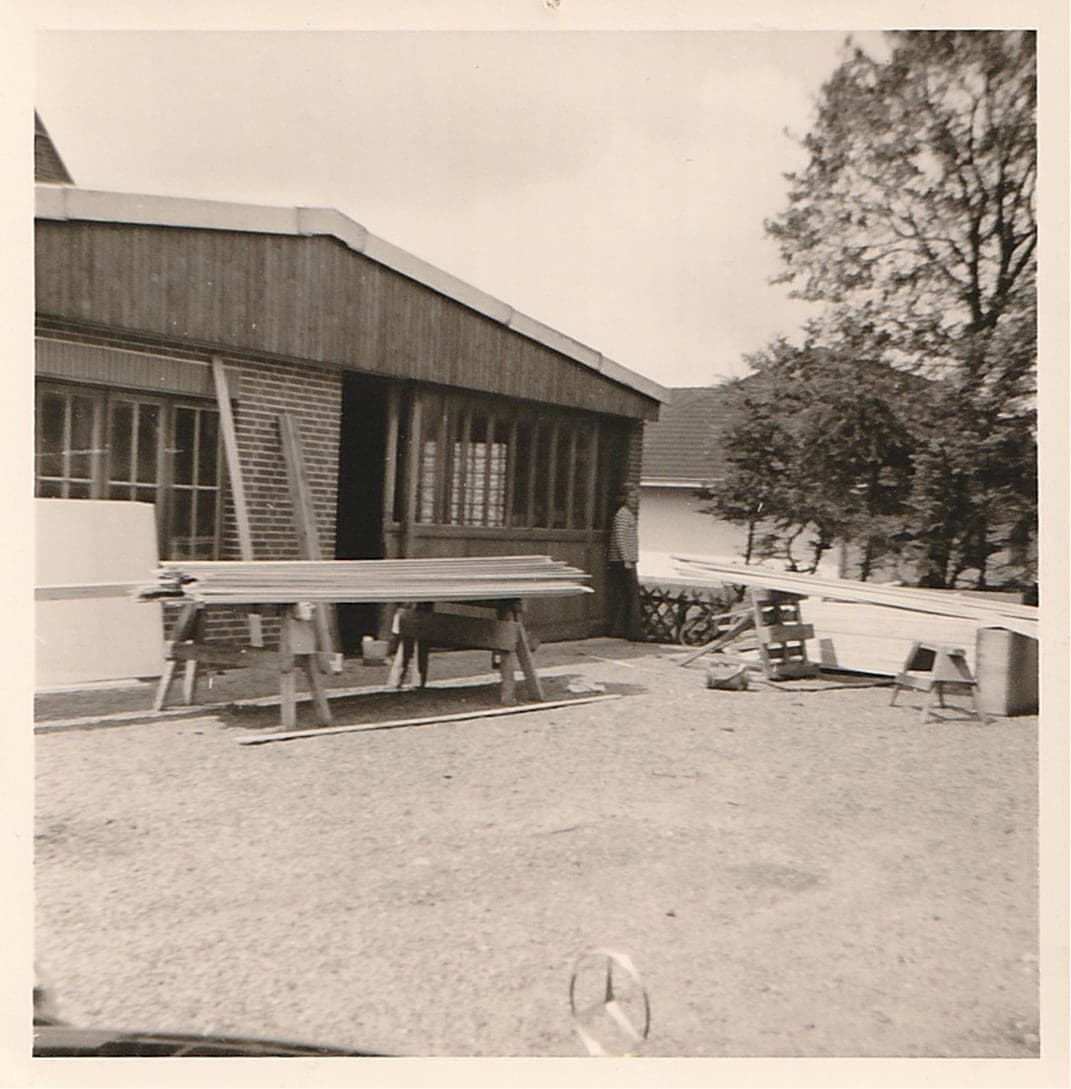 Manfred Jensens erste Werkstatt in Alkersum, 1961