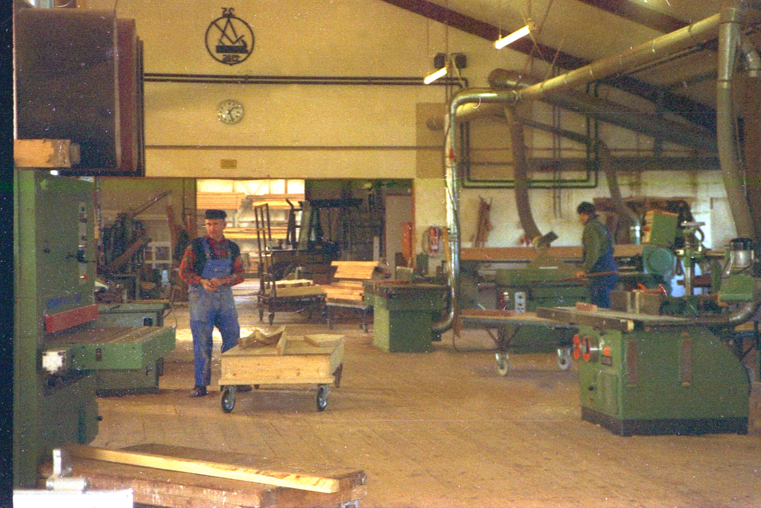 Neuer Breitbandzuschnitt: Modernisierung der Produktion.